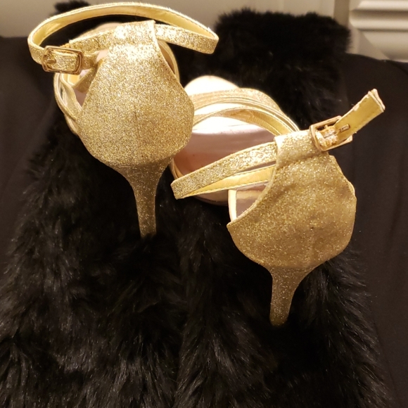 SEXY GOLD SANDALS - Picture 5 of 6